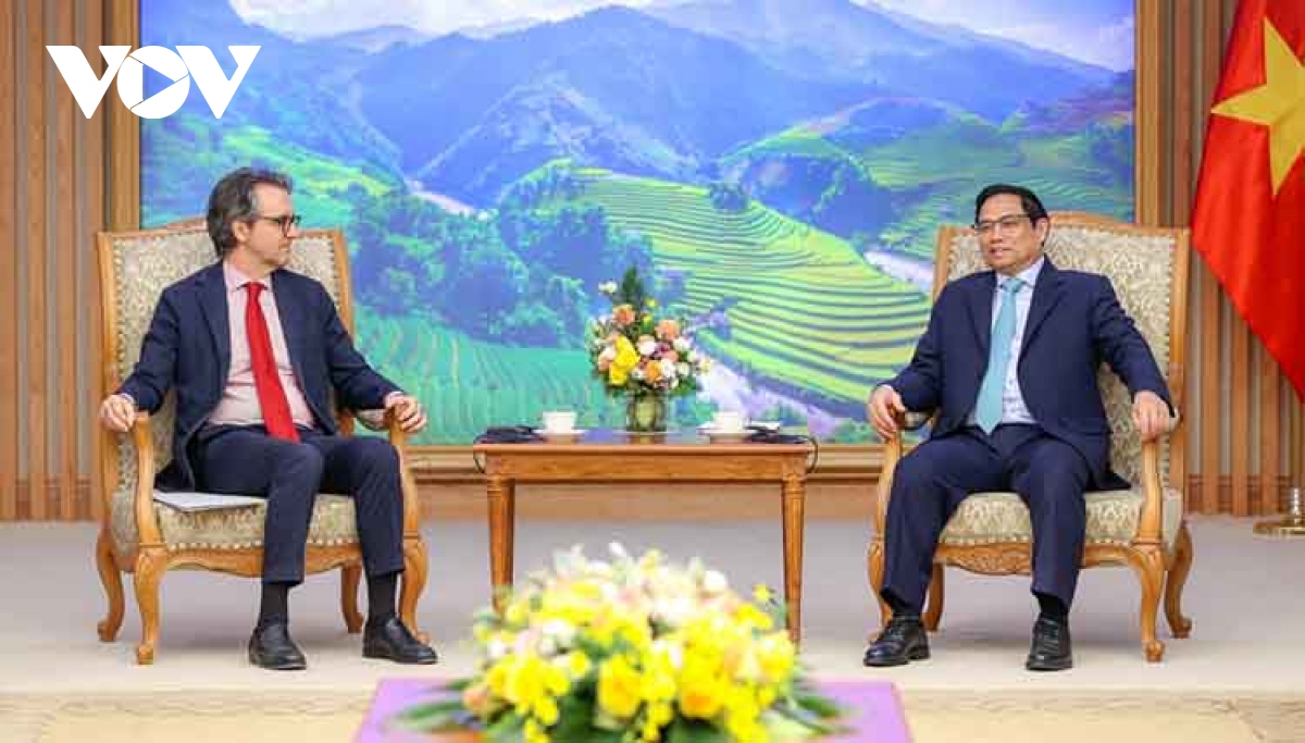 Vietnam committed to fighting illegal fishing, PM tells EU ambassador